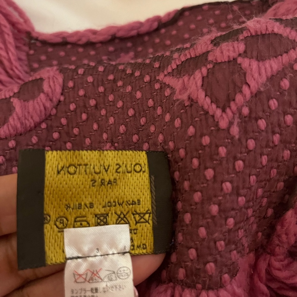 🔥SOLD🔥Louis Vuitton Pink Logomania Scarf - Picture 4 of 5